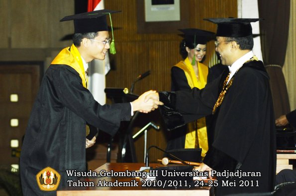 wisuda-fk-oleh-rektor-073-copy