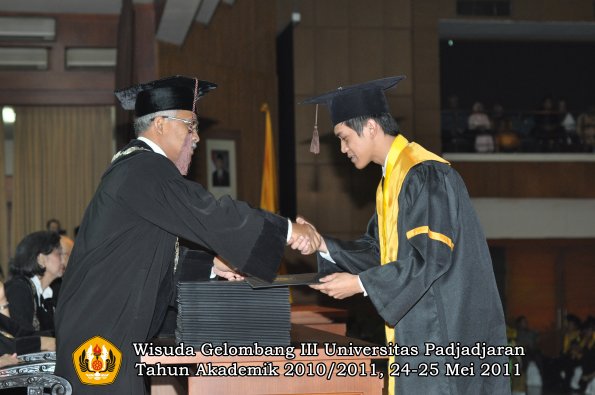 wisuda-fapet-oleh-dekan-001-copy