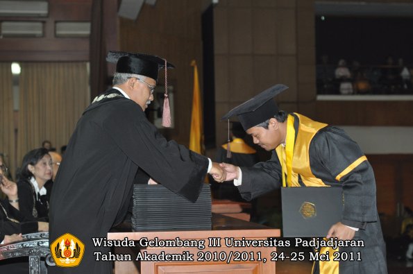 wisuda-fapet-oleh-dekan-002-copy