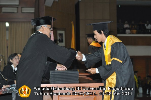 wisuda-fapet-oleh-dekan-012-copy