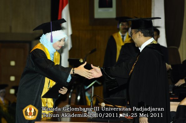 wisuda-fpsikologi-oleh-rektor-17-copy