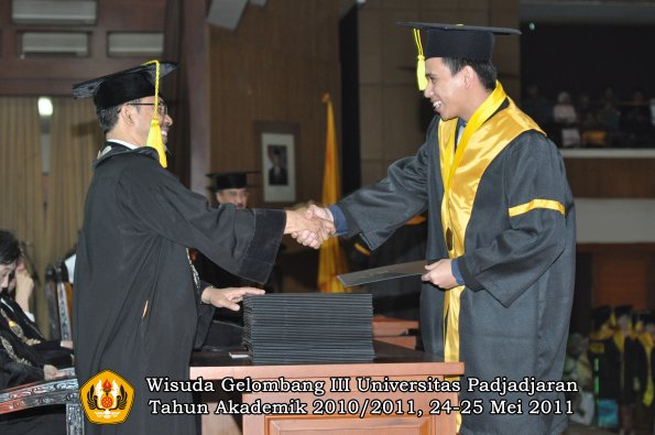 wisuda-fikom-oleh-dekan-144-copy