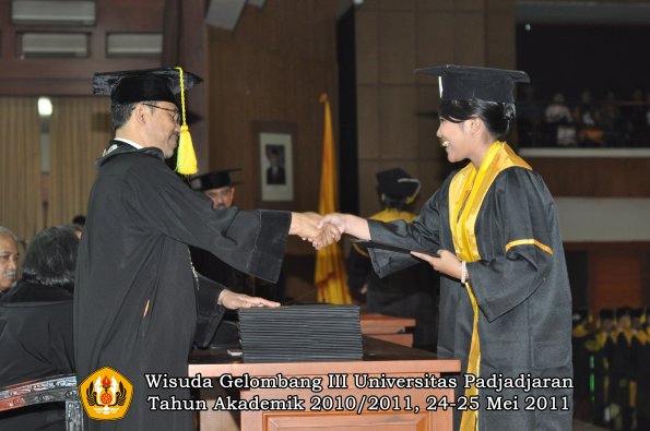 wisuda-fikom-oleh-dekan-217-copy