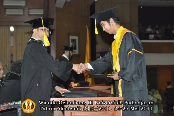 wisuda-fikom-oleh-dekan-237-copy