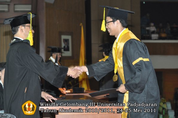 wisuda-fikom-oleh-dekan-269-copy