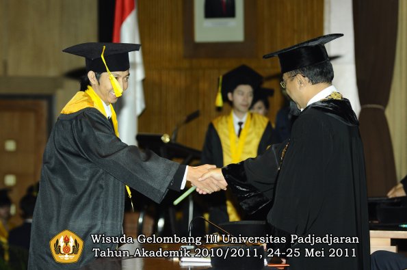 wisuda-fikom-oleh-rektor-046-copy