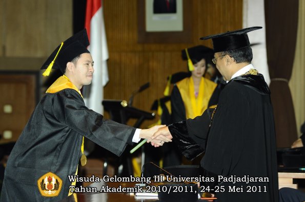 wisuda-fikom-oleh-rektor-047-copy