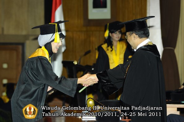 wisuda-fikom-oleh-rektor-052-copy