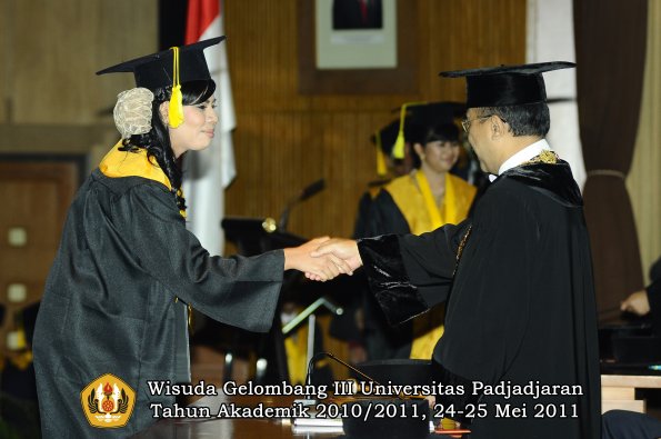 wisuda-fikom-oleh-rektor-053-copy