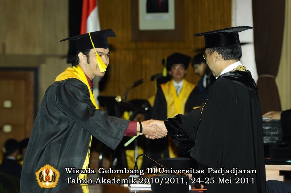 wisuda-fikom-oleh-rektor-056-copy