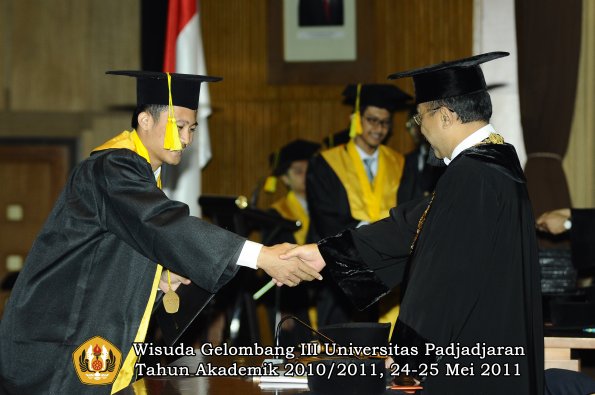 wisuda-fikom-oleh-rektor-061-copy