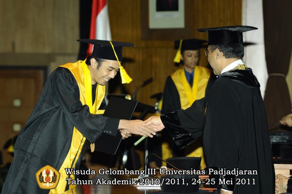 wisuda-fikom-oleh-rektor-083-copy