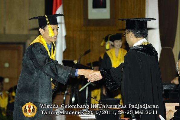 wisuda-fikom-oleh-rektor-084-copy