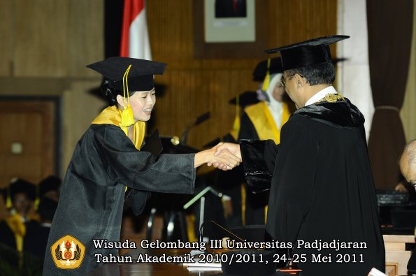 wisuda-fikom-oleh-rektor-085-copy