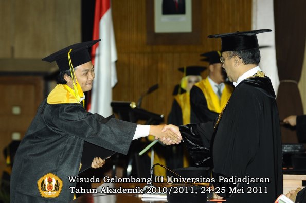 wisuda-fikom-oleh-rektor-087-copy