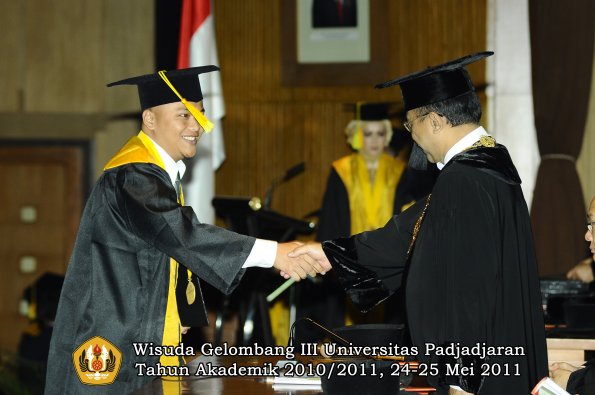 wisuda-fikom-oleh-rektor-088-copy