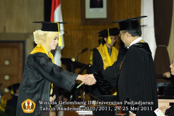 wisuda-fikom-oleh-rektor-089-copy