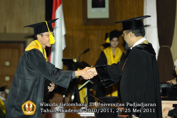 wisuda-fikom-oleh-rektor-090-copy