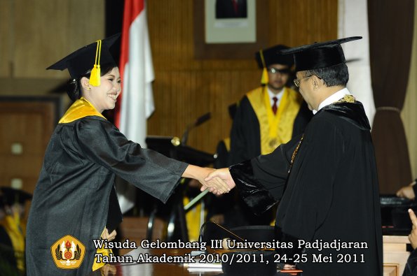 wisuda-fikom-oleh-rektor-091-copy