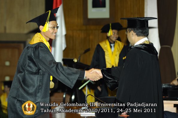 wisuda-fikom-oleh-rektor-093-copy