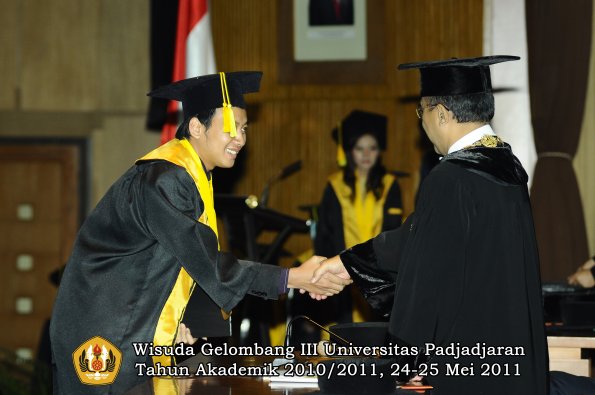 wisuda-fikom-oleh-rektor-094-copy