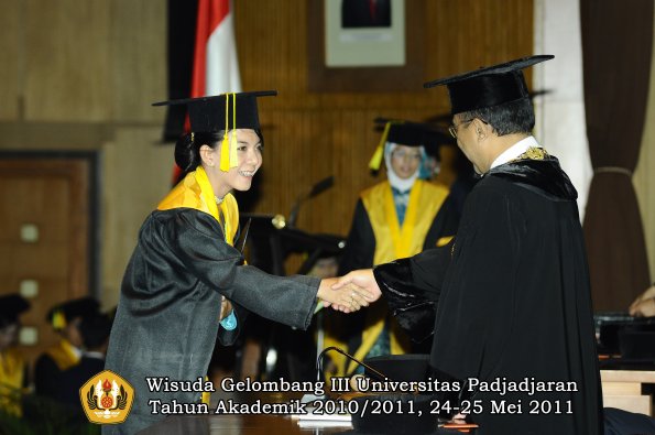 wisuda-fikom-oleh-rektor-096-copy