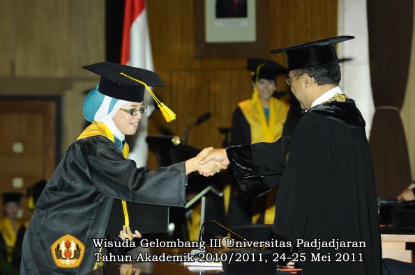 wisuda-fikom-oleh-rektor-097-copy