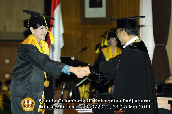 wisuda-fikom-oleh-rektor-098-copy