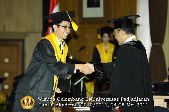 wisuda-fikom-oleh-rektor-101-copy