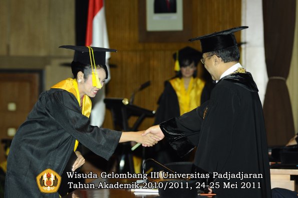 wisuda-fikom-oleh-rektor-102-copy