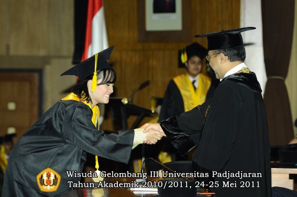 wisuda-fikom-oleh-rektor-103-copy