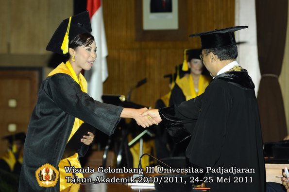 wisuda-fikom-oleh-rektor-105-copy