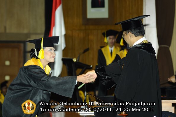 wisuda-fikom-oleh-rektor-106-copy