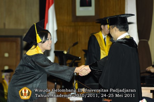 wisuda-fikom-oleh-rektor-107-copy