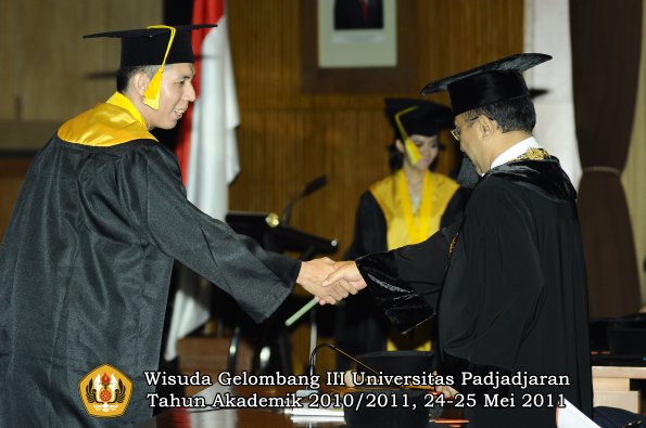 wisuda-fikom-oleh-rektor-108-copy