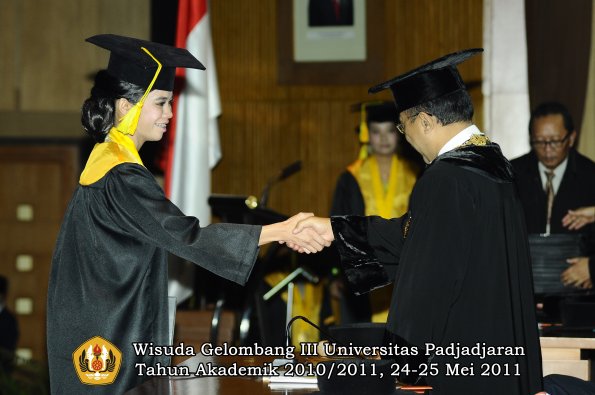 wisuda-fikom-oleh-rektor-109-copy