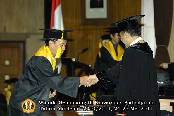 wisuda-fikom-oleh-rektor-112-copy