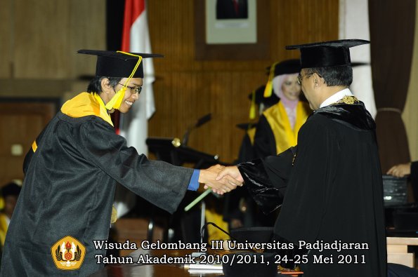 wisuda-fikom-oleh-rektor-113-copy