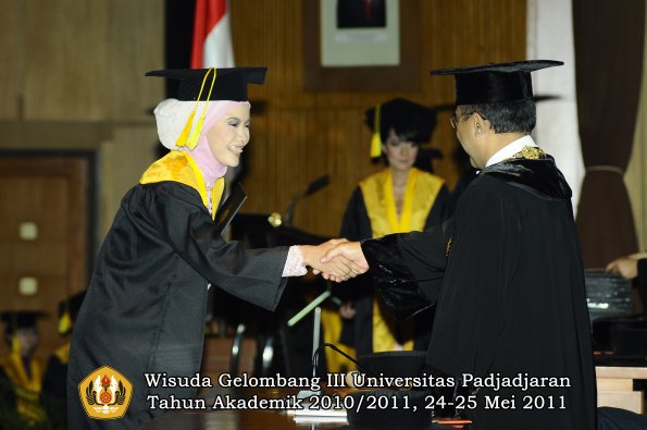 wisuda-fikom-oleh-rektor-114-copy