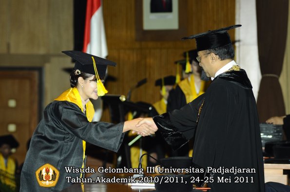 wisuda-fikom-oleh-rektor-116-copy