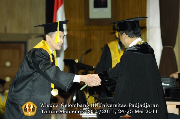 wisuda-fikom-oleh-rektor-119-copy