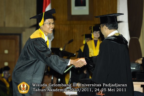 wisuda-fikom-oleh-rektor-121-copy