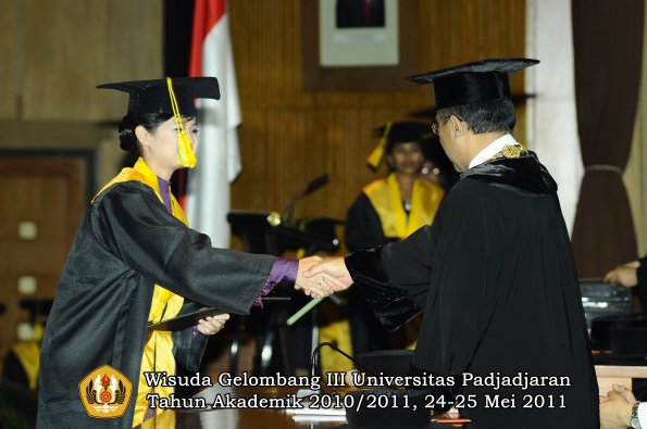 wisuda-fikom-oleh-rektor-122-copy