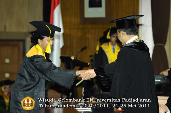 wisuda-fikom-oleh-rektor-123-copy