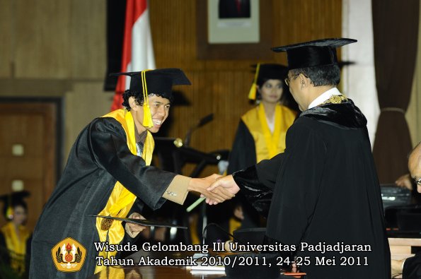 wisuda-fikom-oleh-rektor-125-copy