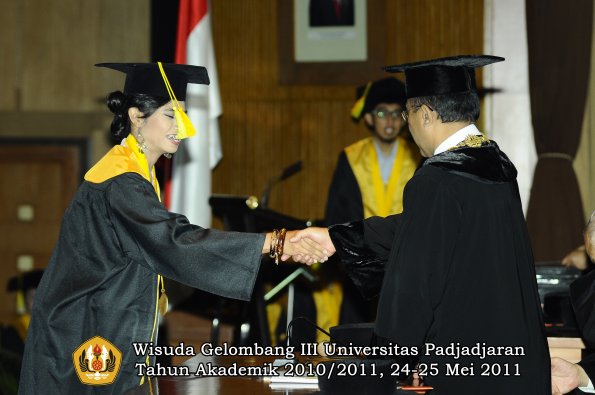 wisuda-fikom-oleh-rektor-126-copy