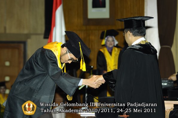 wisuda-fikom-oleh-rektor-127-copy