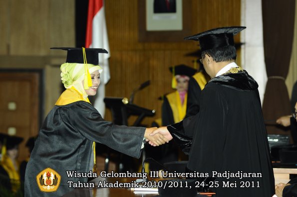 wisuda-fikom-oleh-rektor-129-copy