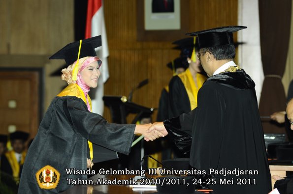 wisuda-fikom-oleh-rektor-131-copy