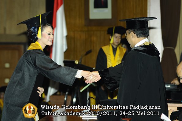 wisuda-fikom-oleh-rektor-132-copy